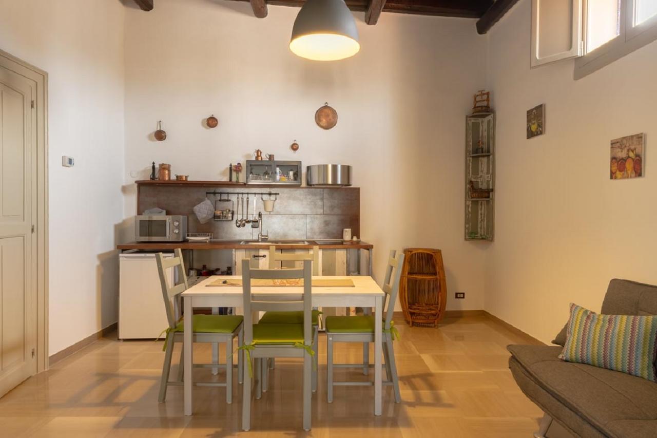 Palazzo Bianchi Domus Holidays Trani Szoba fotó